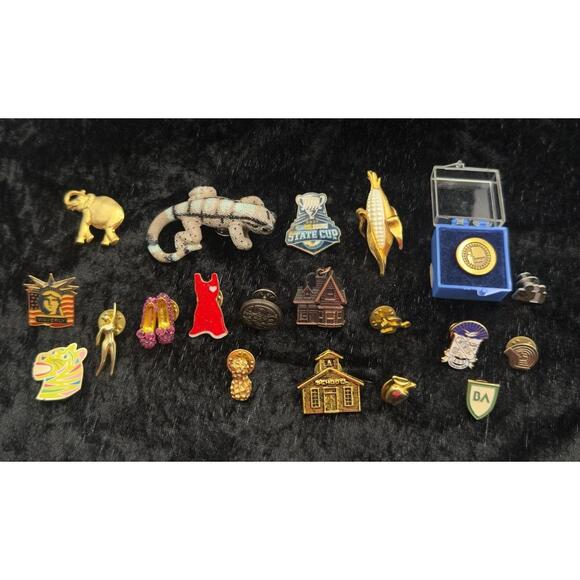 Jewelry - Collectible Lapel Hat Pins‎ Lot Of 20 Enamel Souvenir Mixed Subjects Vintage